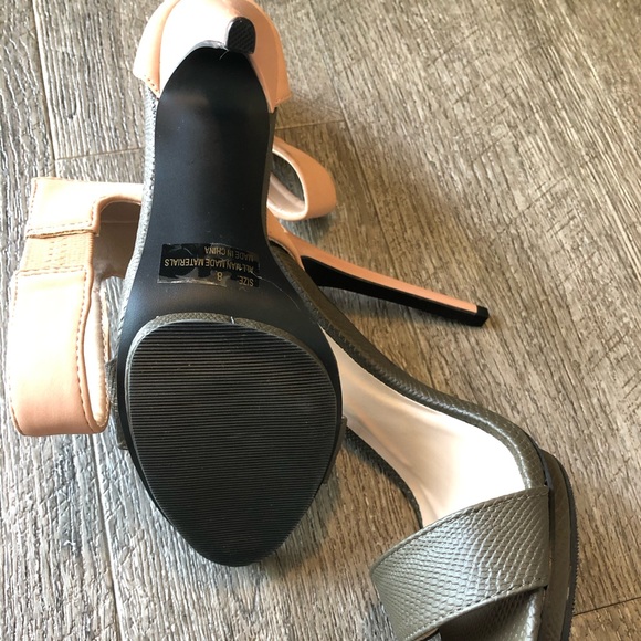 Qupid Ankle Strap Stiletto w/Platform - Picture 7 of 8